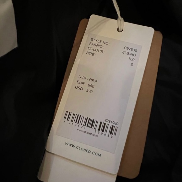 Closed official Black Puffer Quilted Coat - Picture 8 of 9